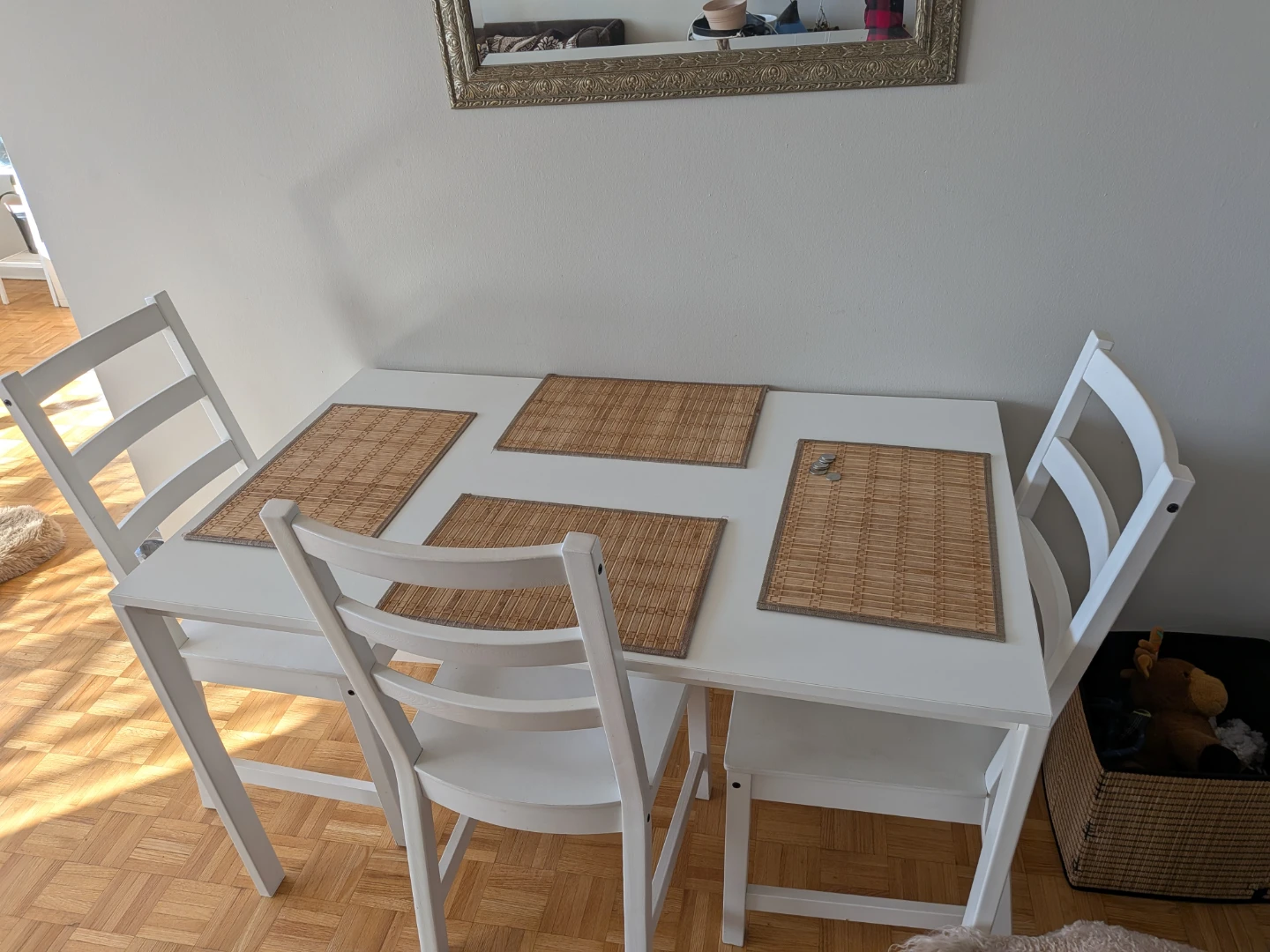 White Dining table  with four Chairs