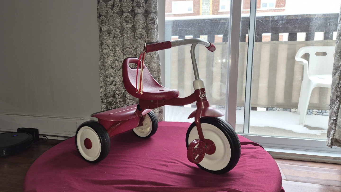 Radio Flyer Red Tricycle with Storage Bin - photo 2