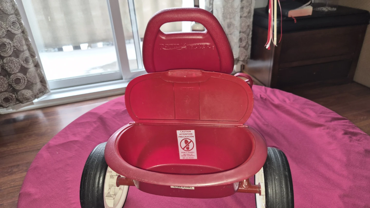 Radio Flyer Red Tricycle with Storage Bin - photo 3