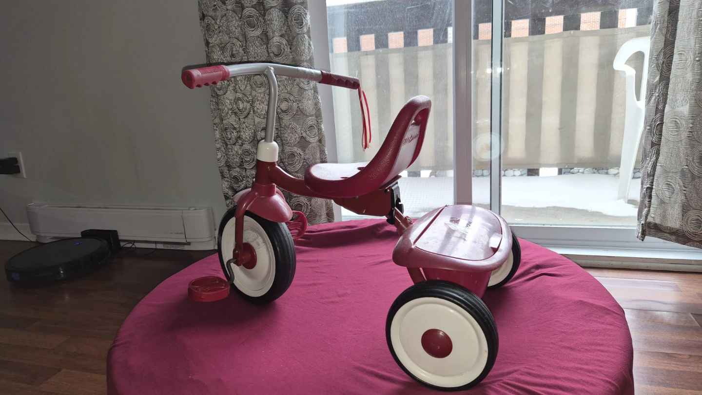 Radio Flyer Red Tricycle with Storage Bin - photo 4