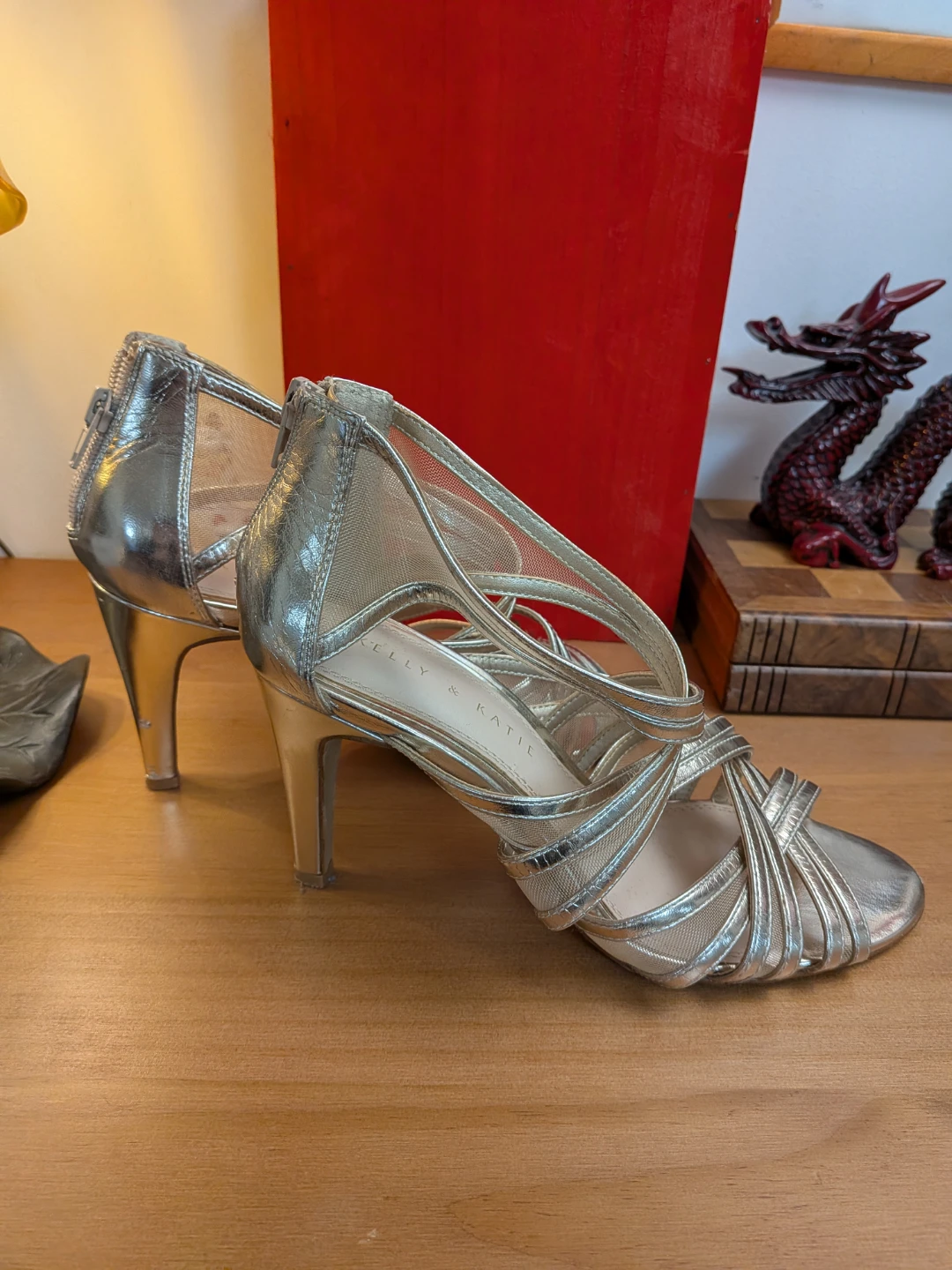 ⚜️ Gold Tone Strappy Heels 🏆 size 8 - photo 3