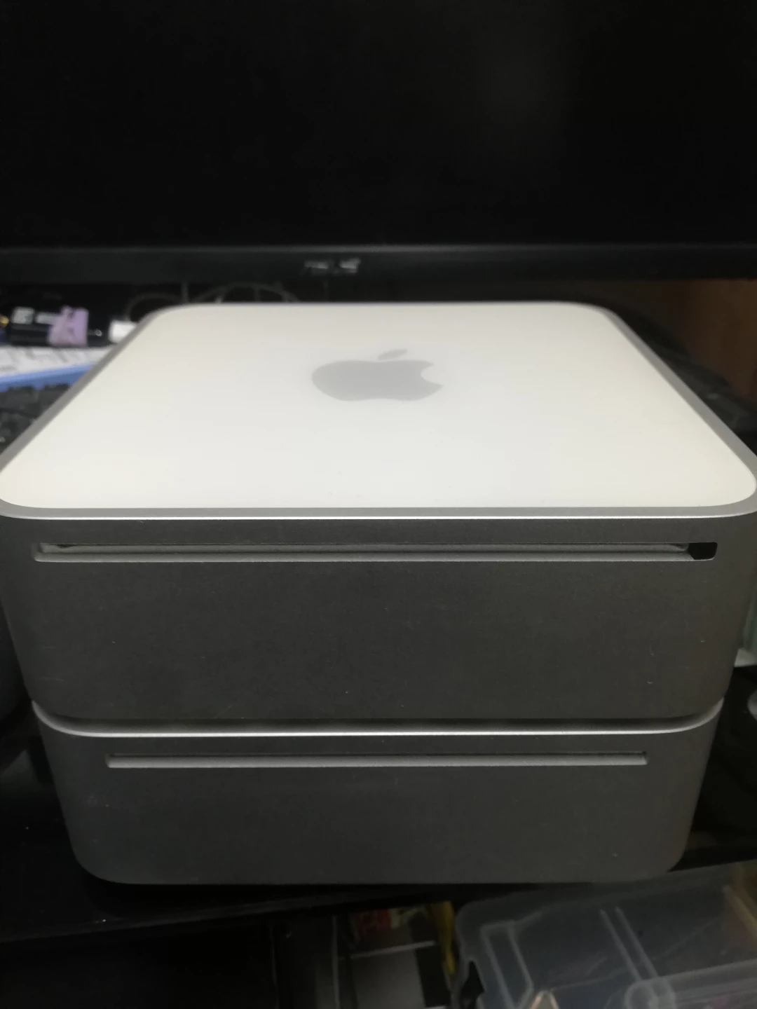 2 x Apple Mac Mini 1.42 GHz PowerPC G4 (1 GB RAM)