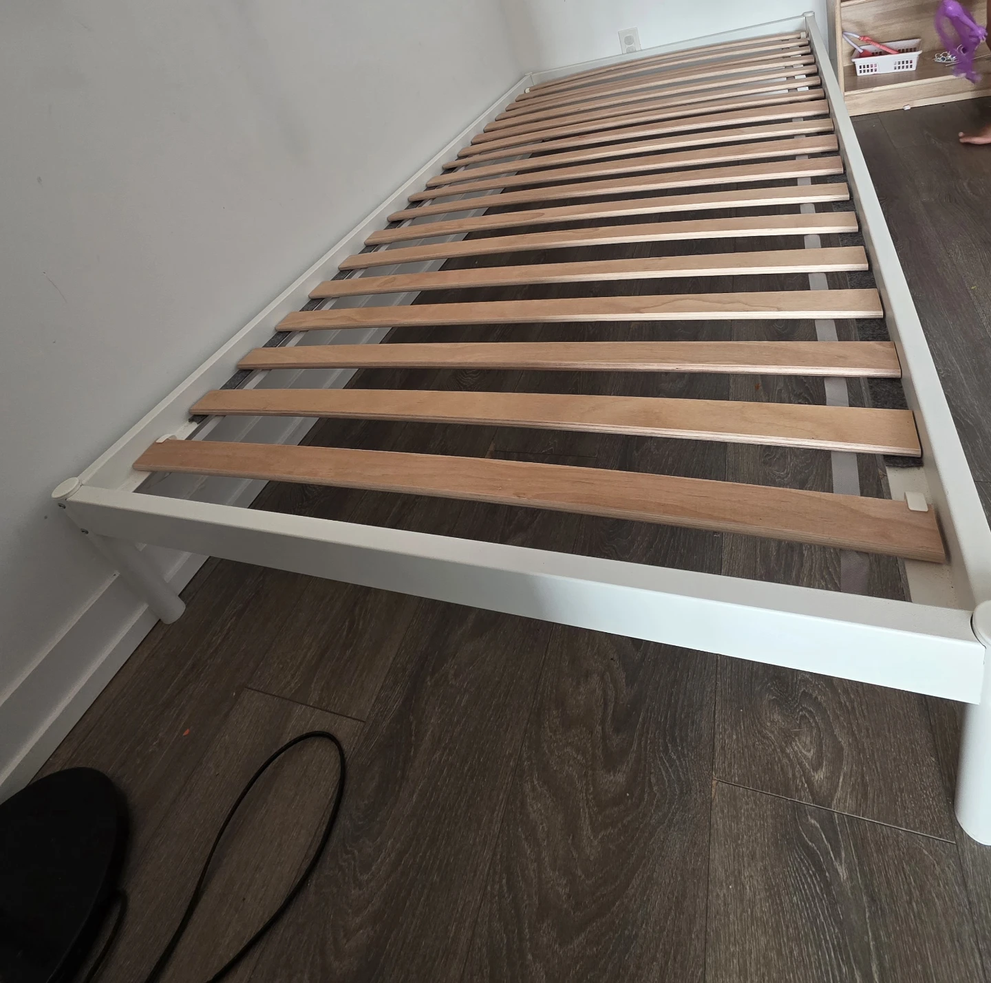 VEVELSTAD IKEA - White Single Bed Frame with Slats