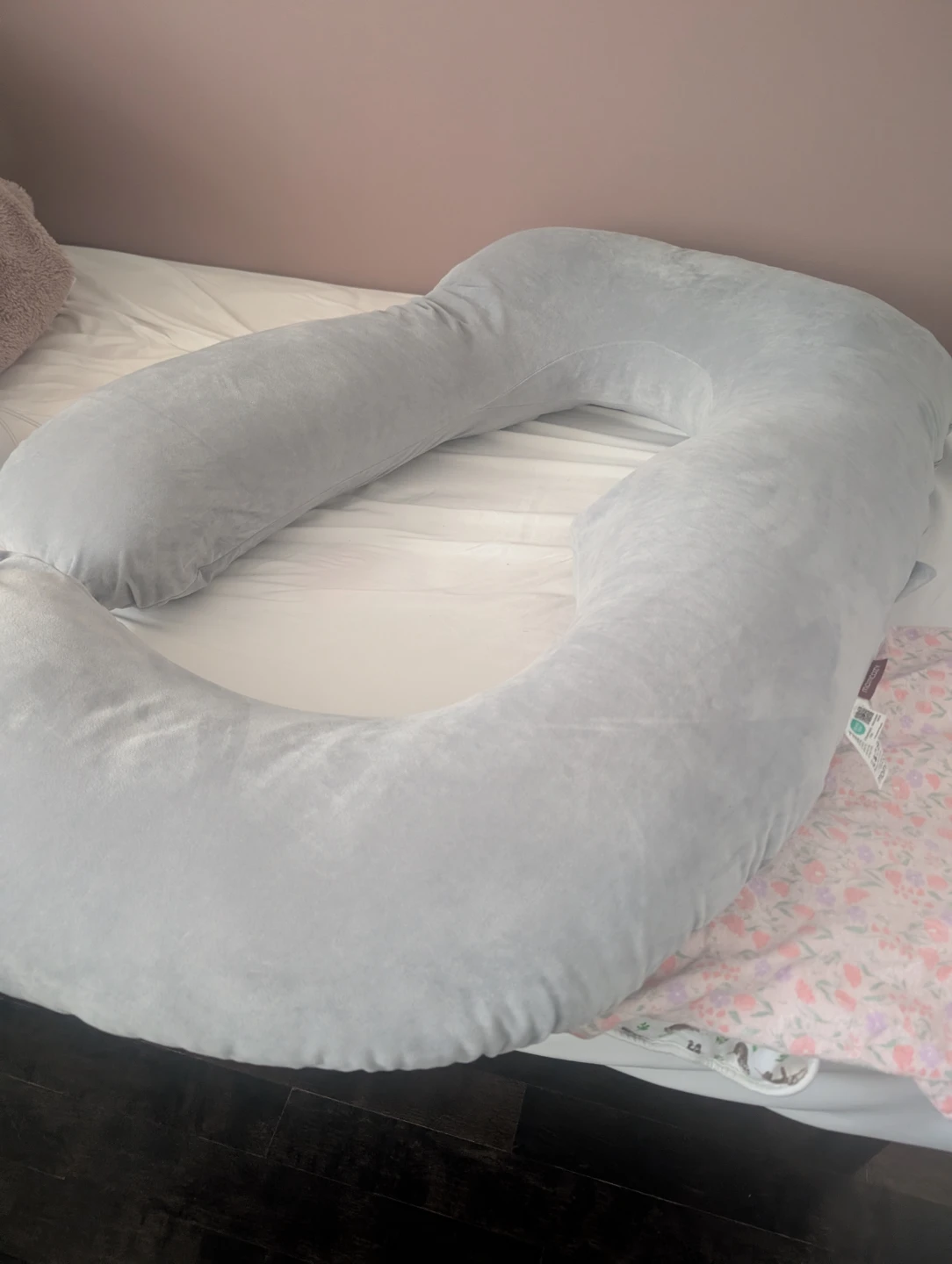 Momcozy pregnancy pillow