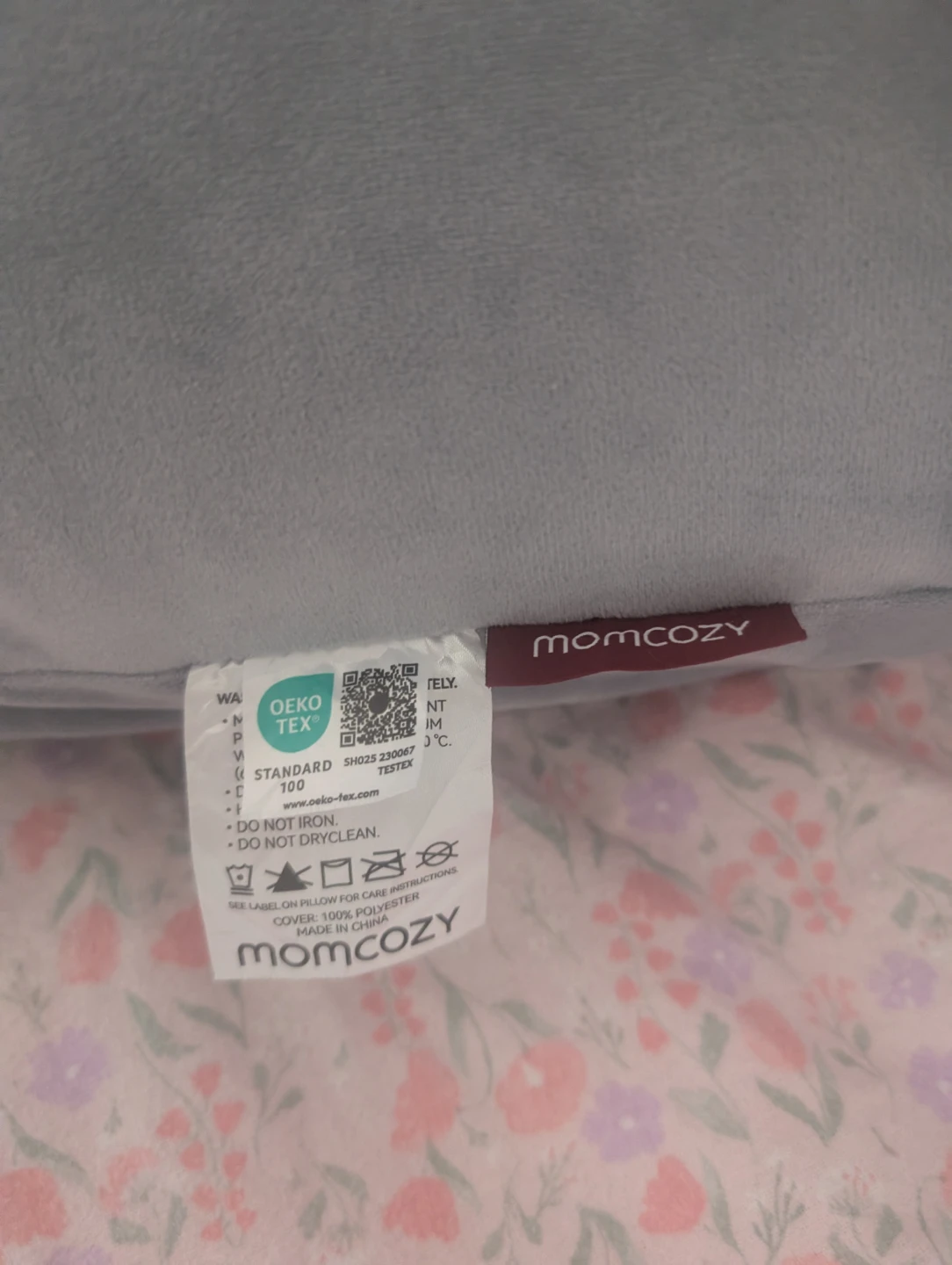 Momcozy pregnancy pillow - photo 3
