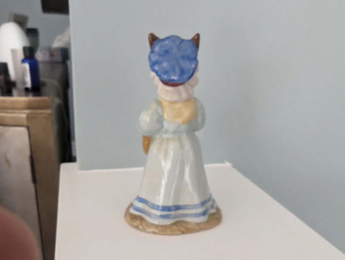 Royal Doulton Mrs. Bunnykins At The Easter Parade Figurine 1982 - photo 3