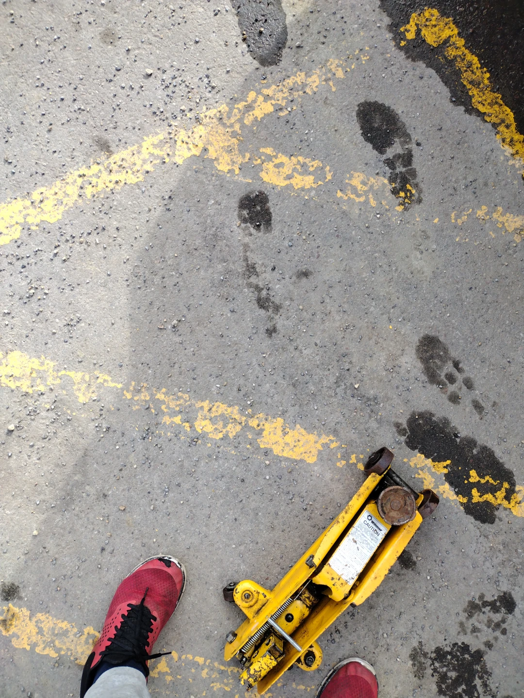 Yellow Hydraulic Floor Jack - photo 3
