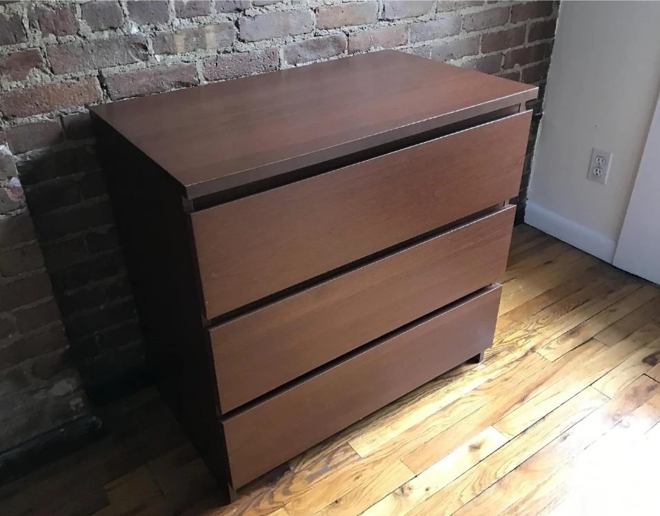 Malm. 3 drawers dresser
