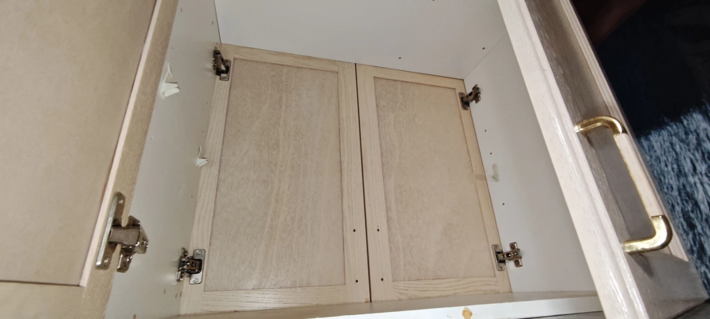 Set of 2 Kitchen Cabinets - Light Oak Finish - photo 4