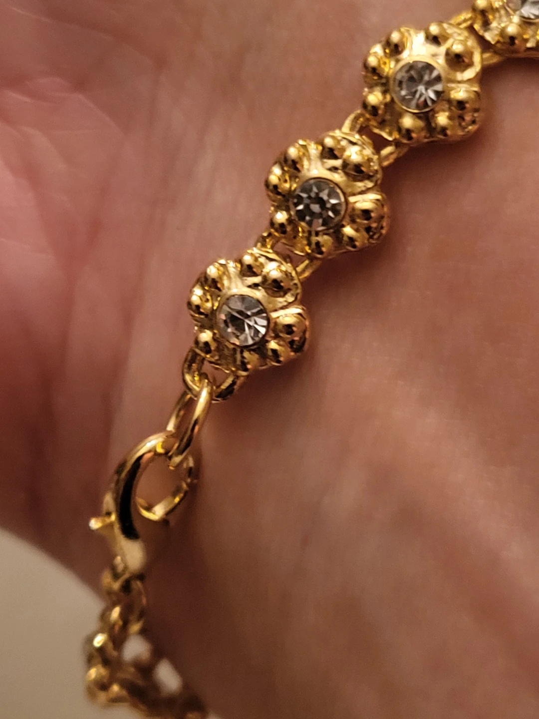 Gold Tone Bracelet with Pearl and Rhinestone Flowers - photo 4