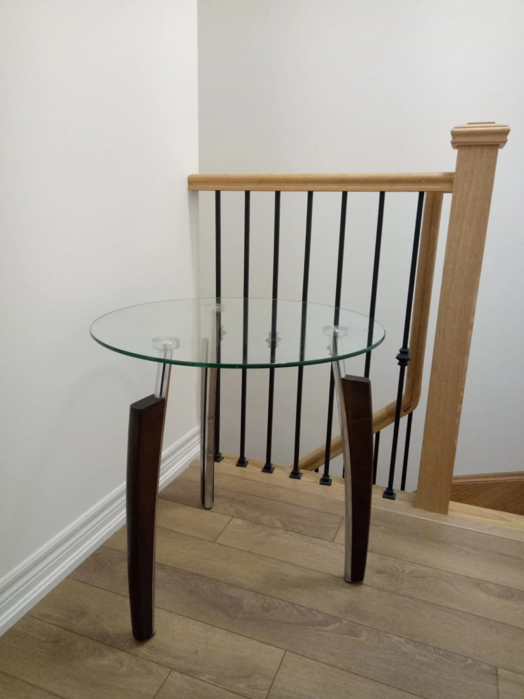 Round Glass Top Side Table with Wooden Legs - photo 4