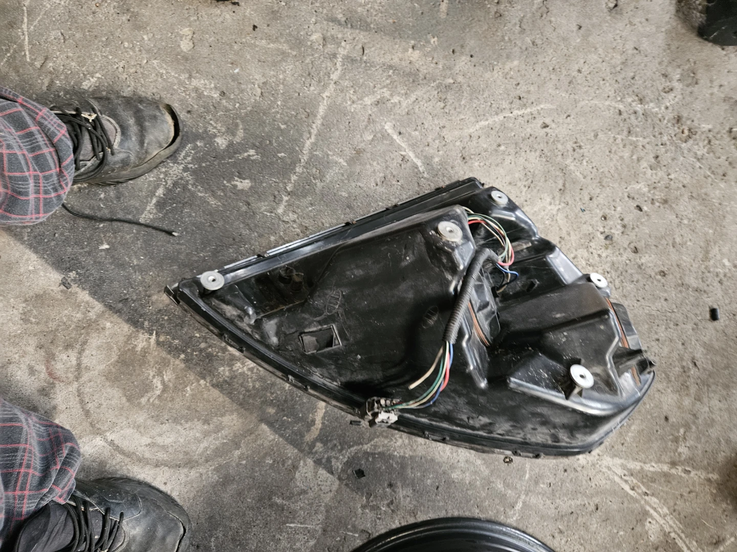 headlight for a Volvo VNL commercial truck.  - photo 3