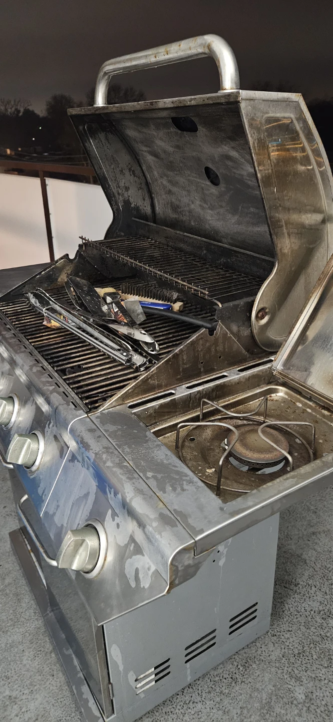 Master Forge 4-Burner BBQ Grill $100 - photo 3