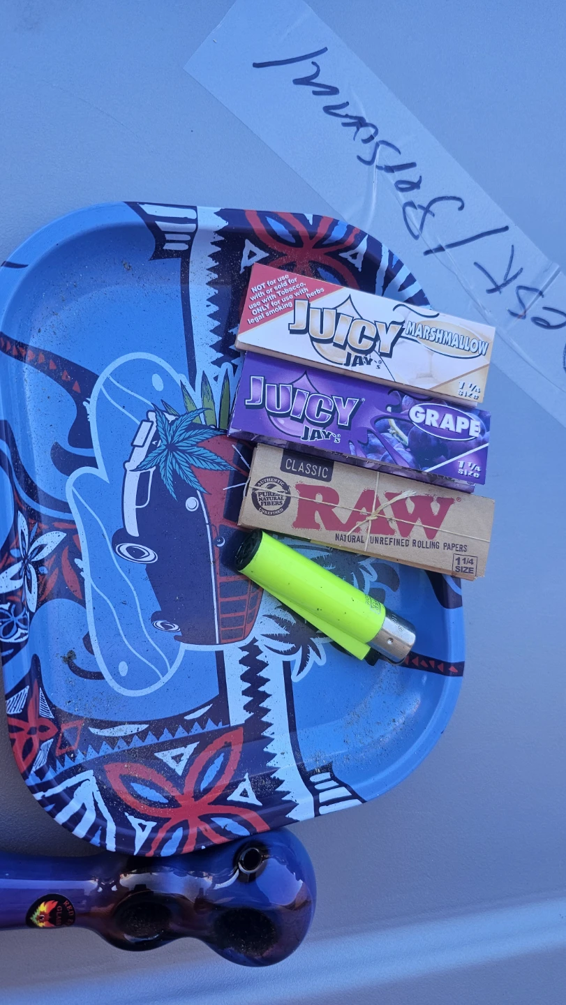 Red Eye Glass Pipe with Rolling Papers and Tray - photo 4