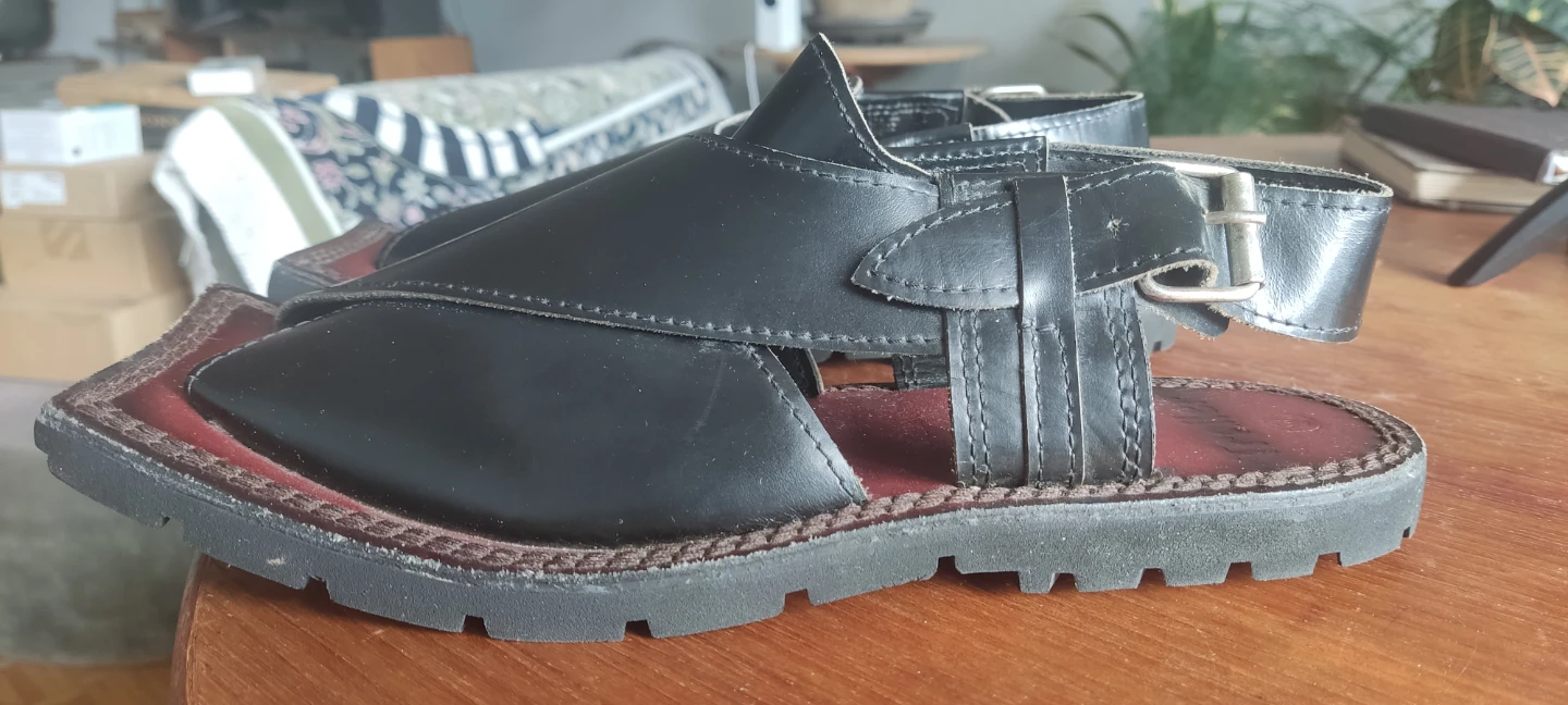 Black Leather Peshawari Chappal Sandals - photo 2