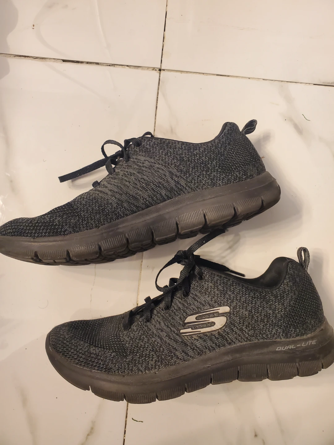 Women Sketchers Shoes Size 7.5 - photo 2