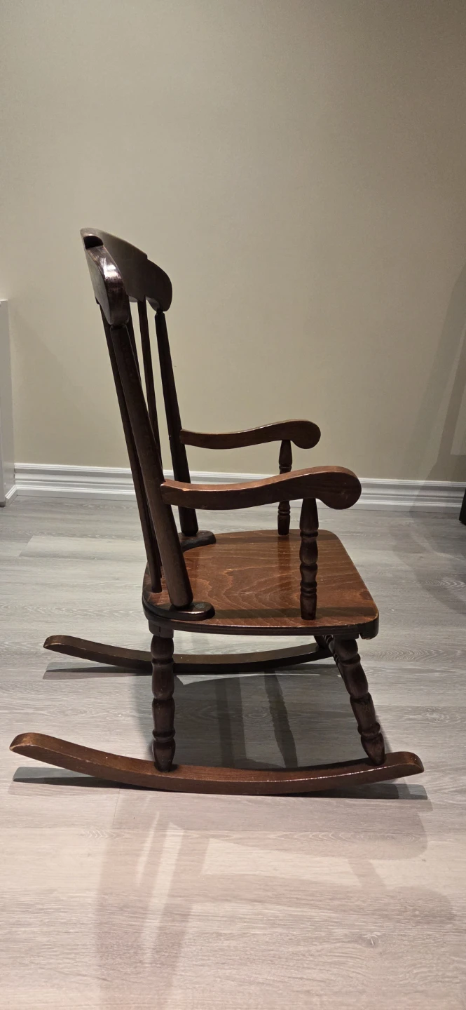 Wooden Rocking Chair - photo 2