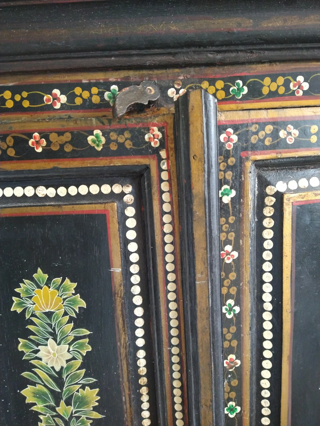 Vintage Hand-Painted Cabinet - photo 2