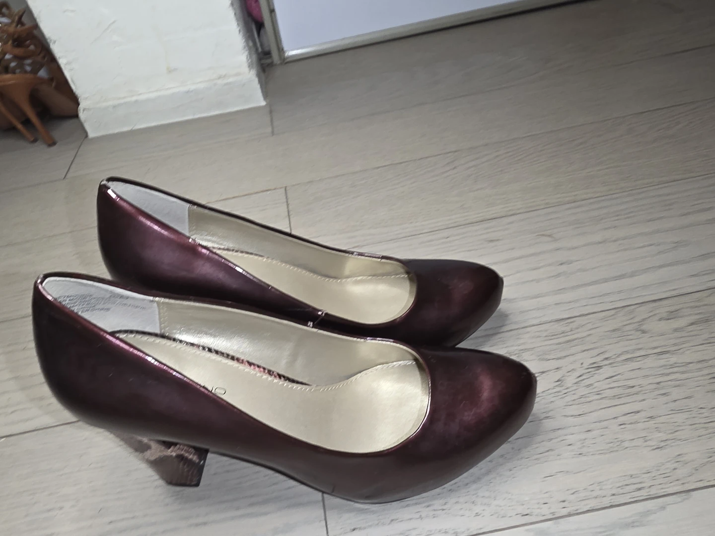 Bandolino Women's Burgundy Patent Heels with Snake Print Accent - photo 3