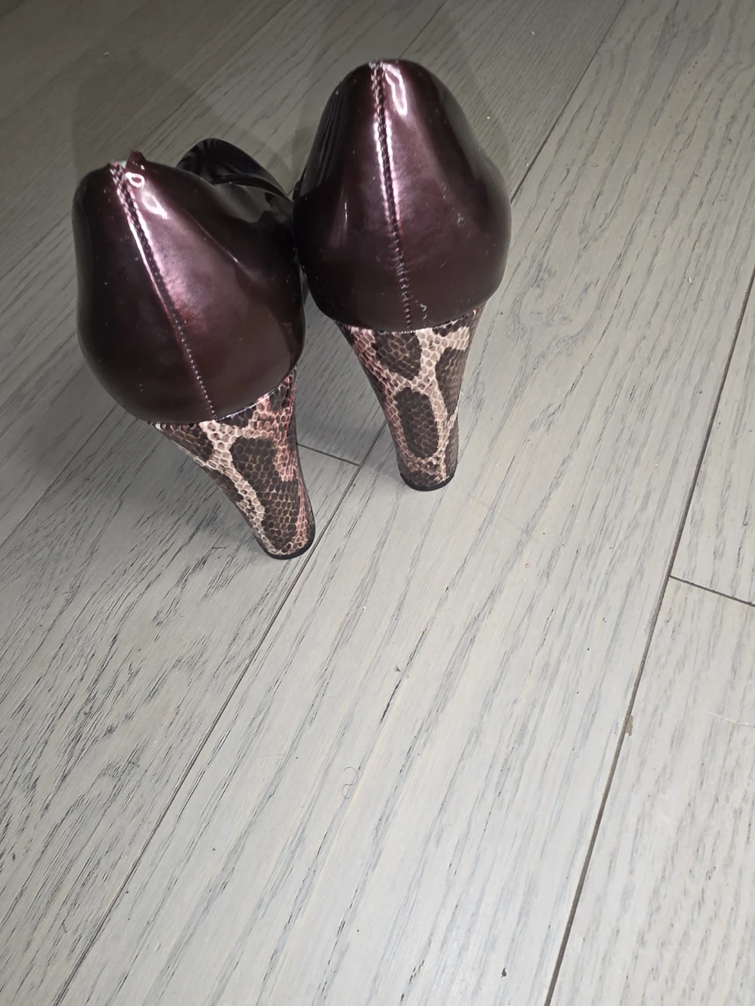 Bandolino Women's Burgundy Patent Heels with Snake Print Accent - photo 5