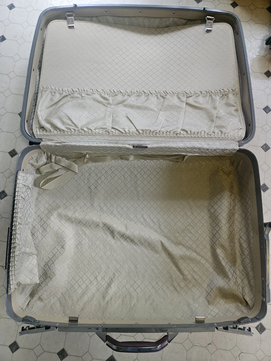 Red Vintage Samsonite Suitcase - photo 3