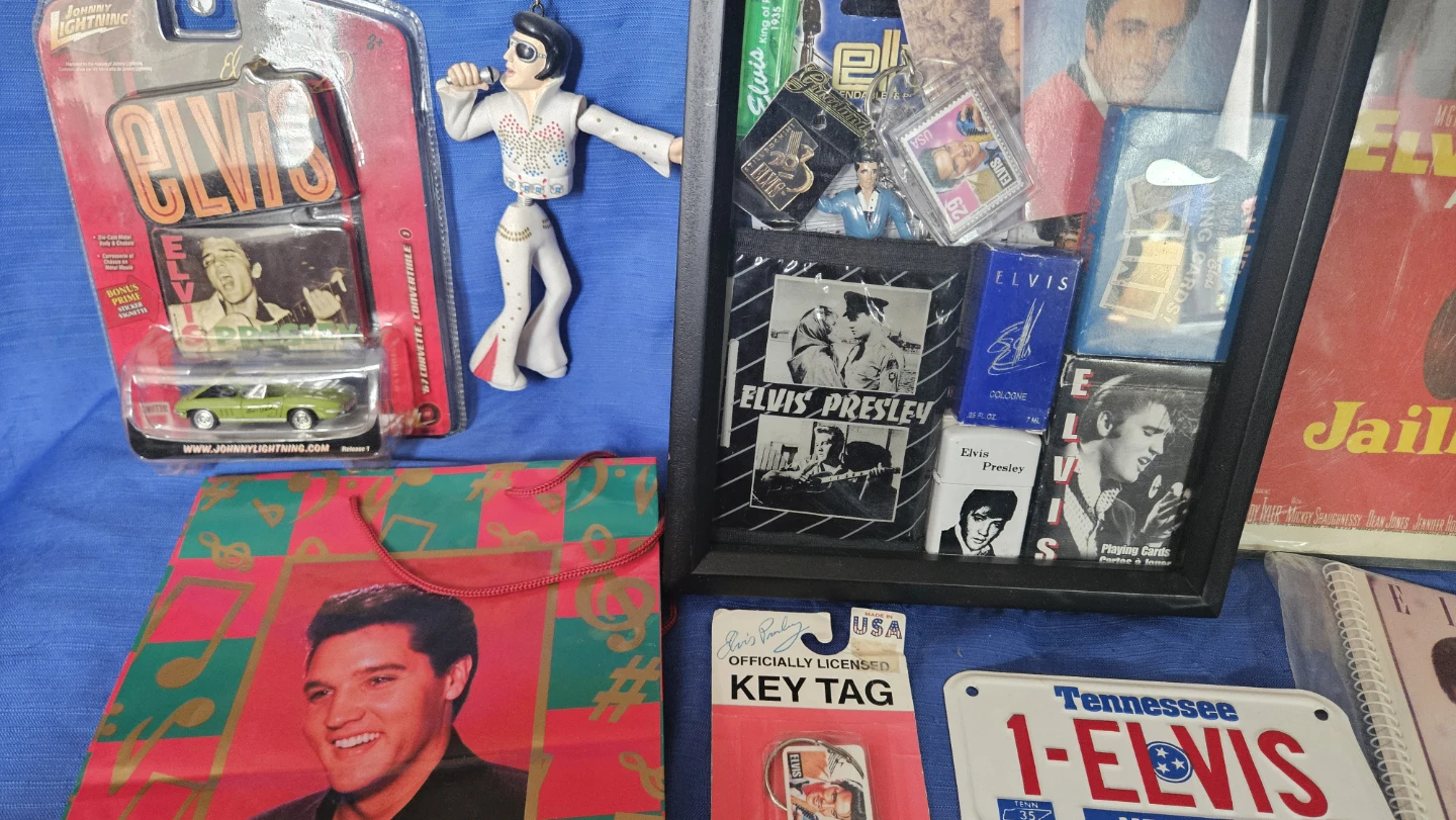 Elvis Presley Memorabilia Collection - photo 4
