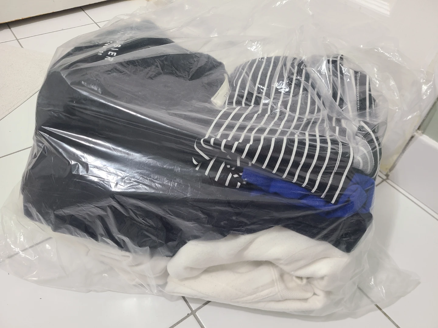 Bundle of graphic t-shirts and hoodies - photo 5