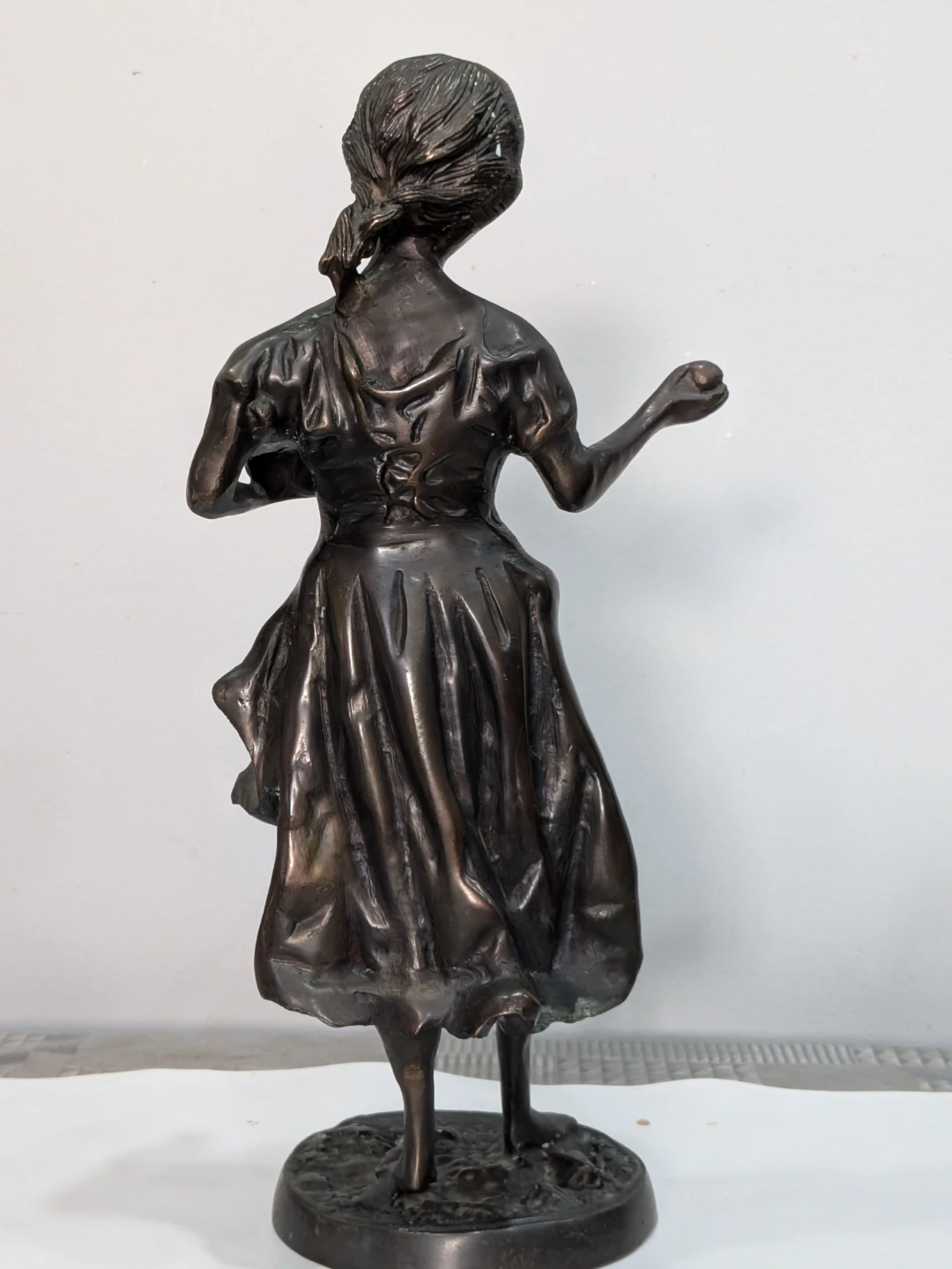 BRONZE SCULPTURE GIRL  - photo 2