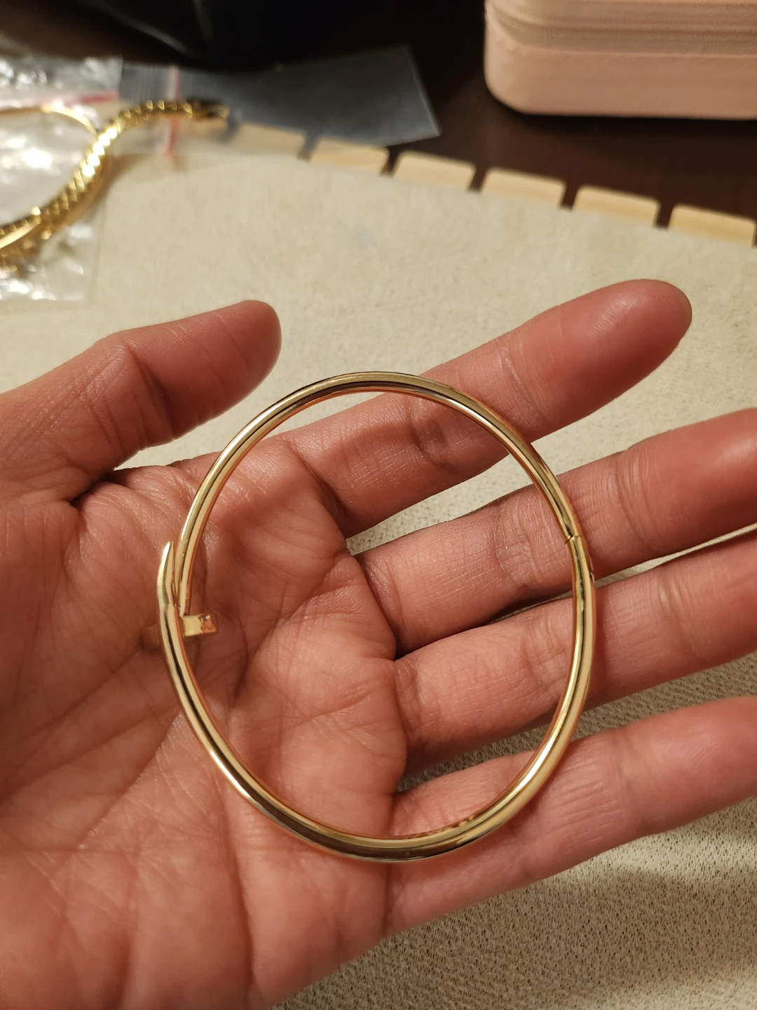 18 karat Gold Nail Bangle