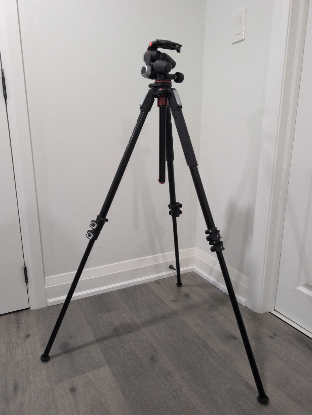 Manfrotto 190XPRO3 Tripod - photo 2