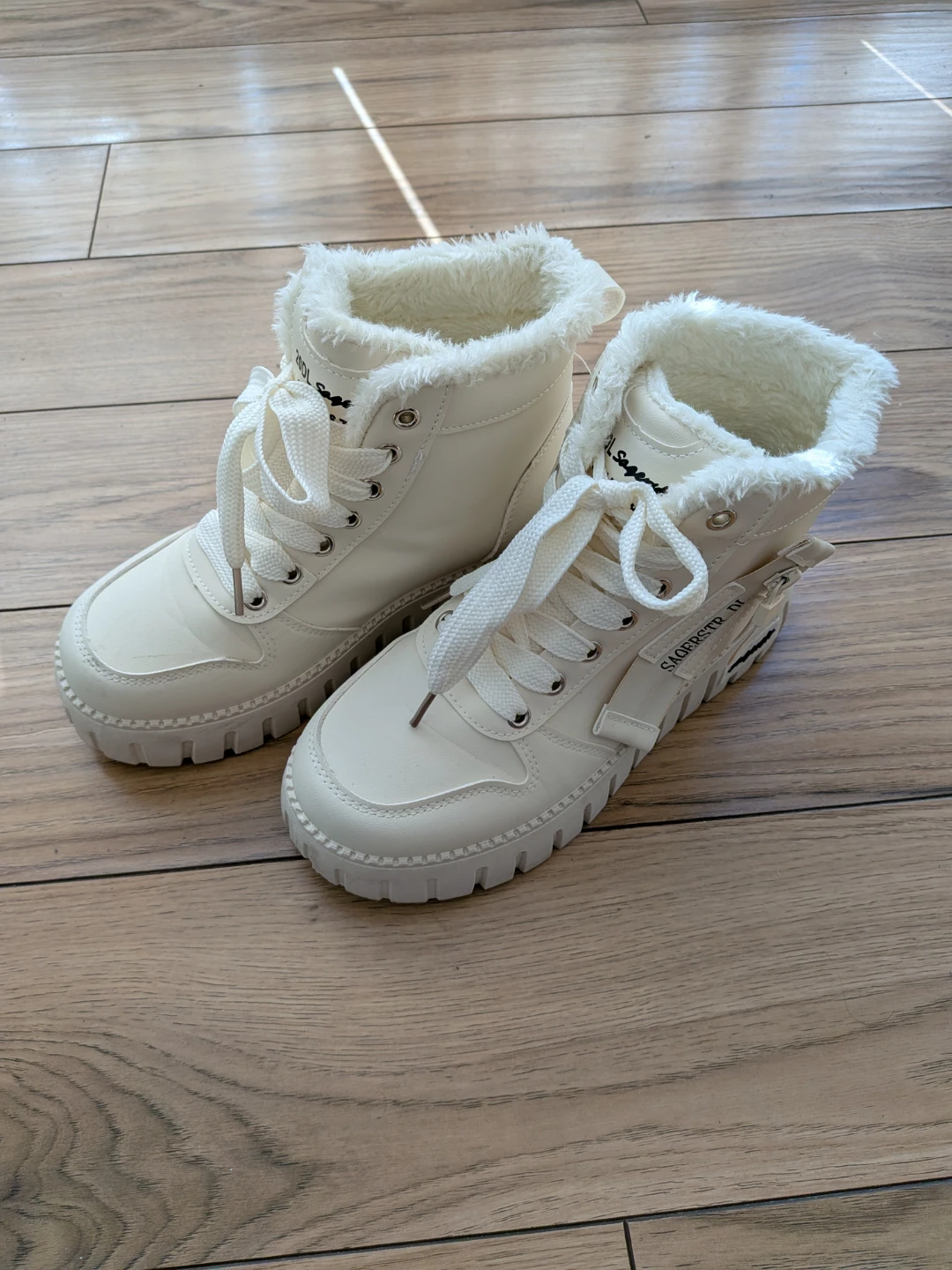 Cream Winter Boots with Fur Lining - photo 4