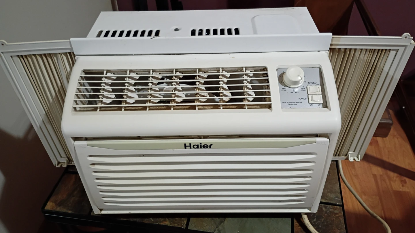 Haier Room Air Conditioner 5,200 BTU/h Model: HWF05XC7