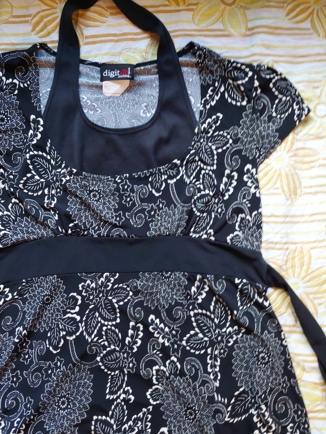 Black and white floral babydoll top with tie back - photo 3