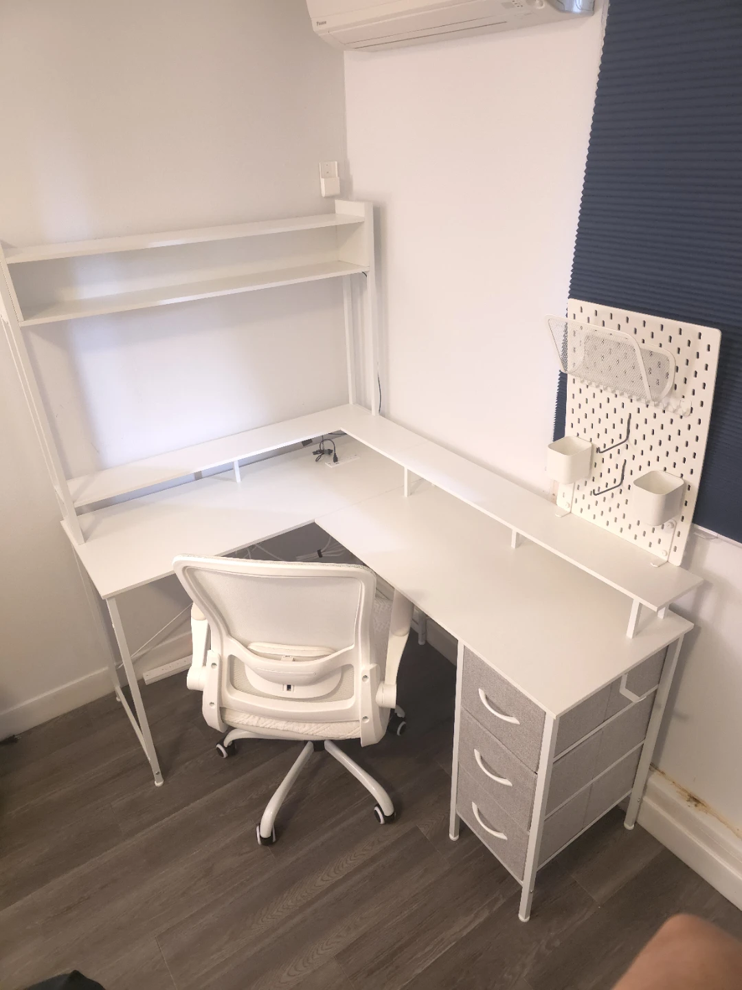 Seventable Computer Desk L-Shaped w/ LED lights & Power Outlet - photo 2
