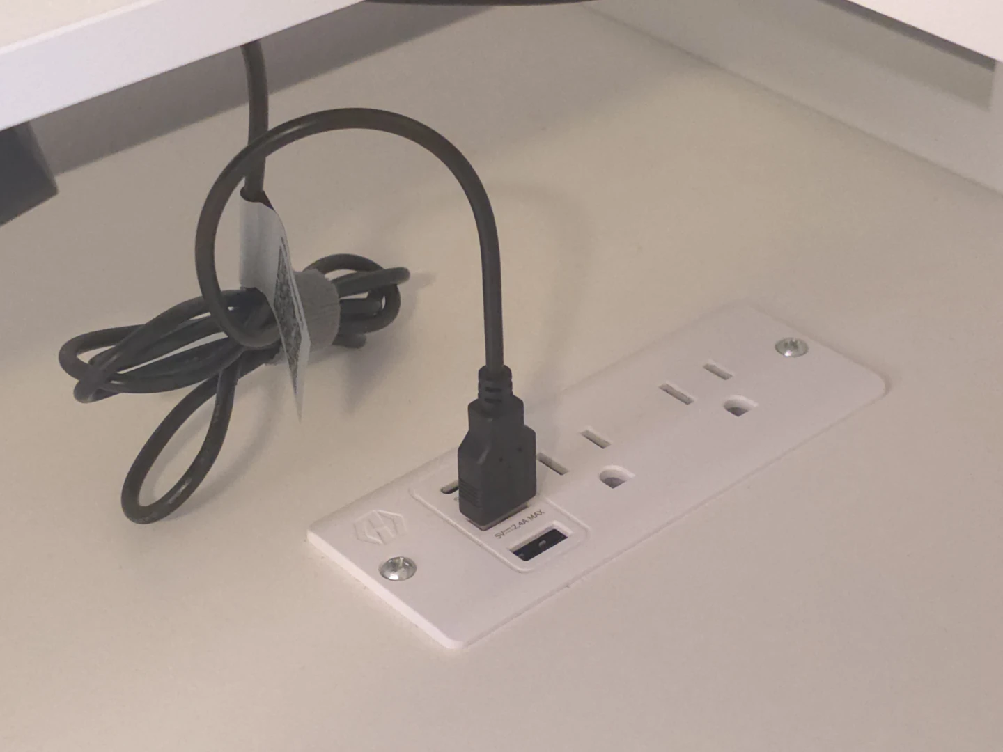 Seventable Computer Desk L-Shaped w/ LED lights & Power Outlet - photo 5
