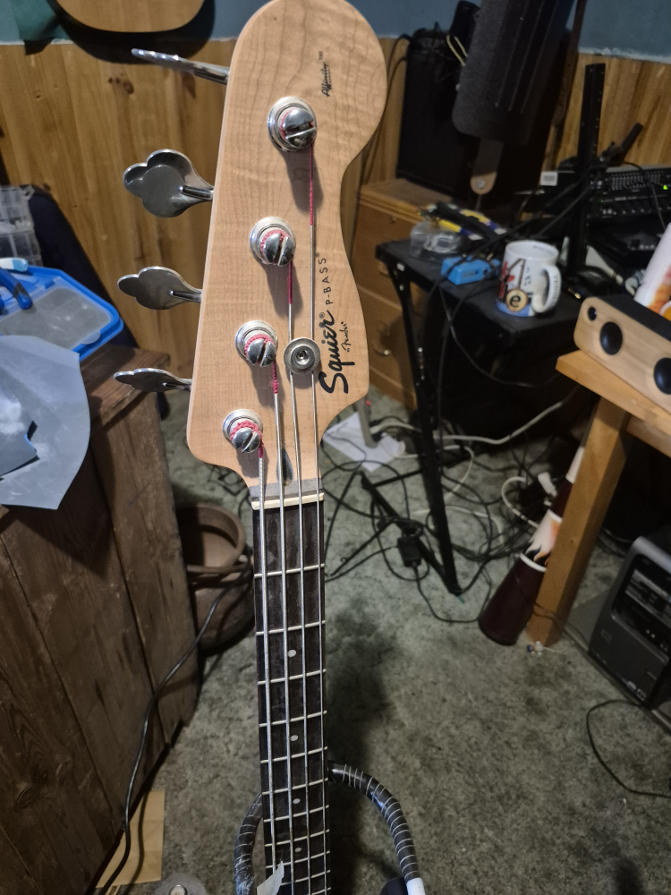 Squier Affinity Series P-Bass Electric Bass Guitar - photo 2