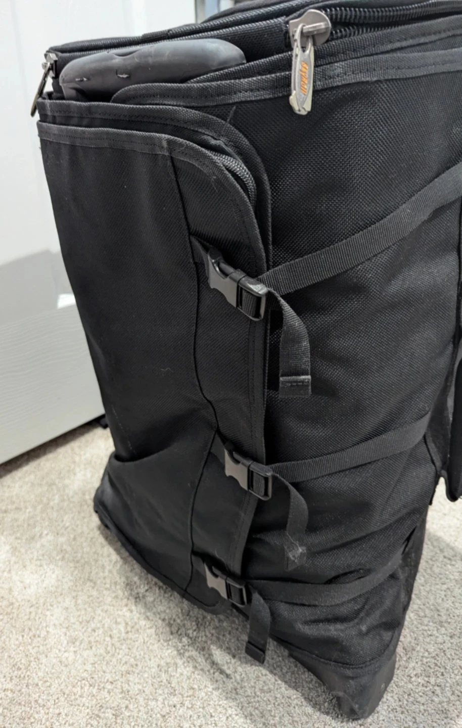SkyRoll Black Rolling Luggage Bag - photo 5