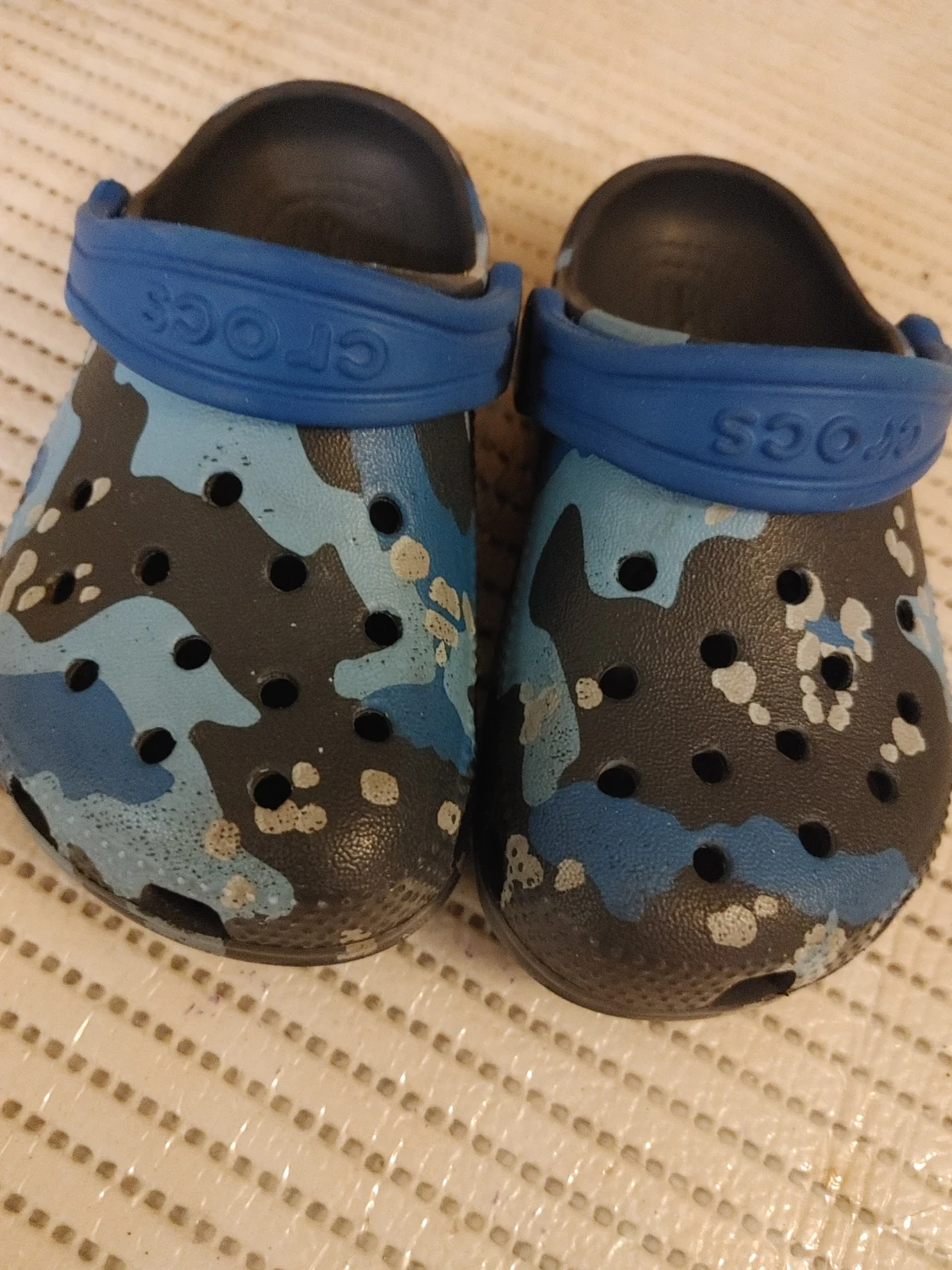 Crocs Kids Size 8 Camo Clogs