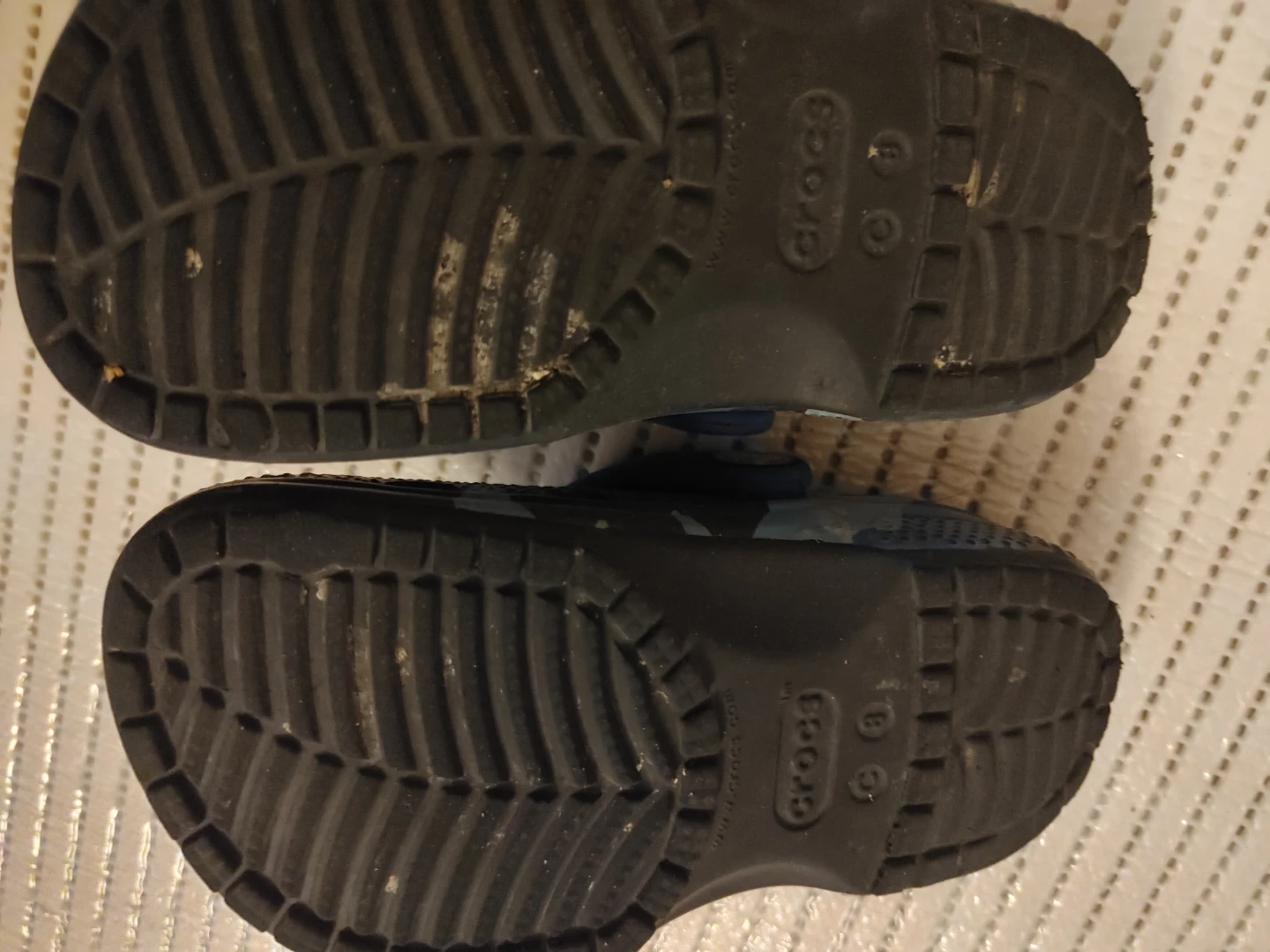 Crocs Kids Size 8 Camo Clogs - photo 2