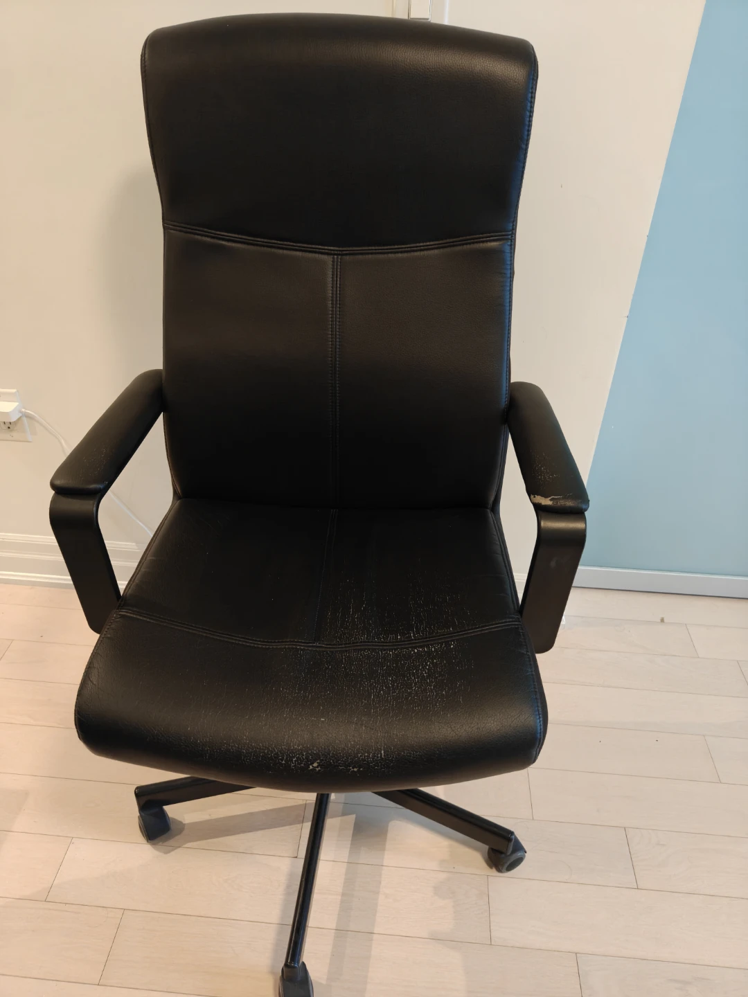 Black Office Chair - photo 2