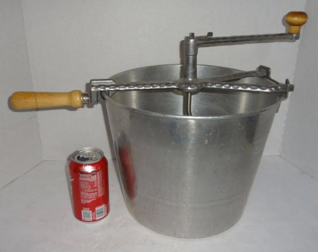 1960's CamCo Hand Crank Metal Aluminum Dough Mixer 12QT - photo 4