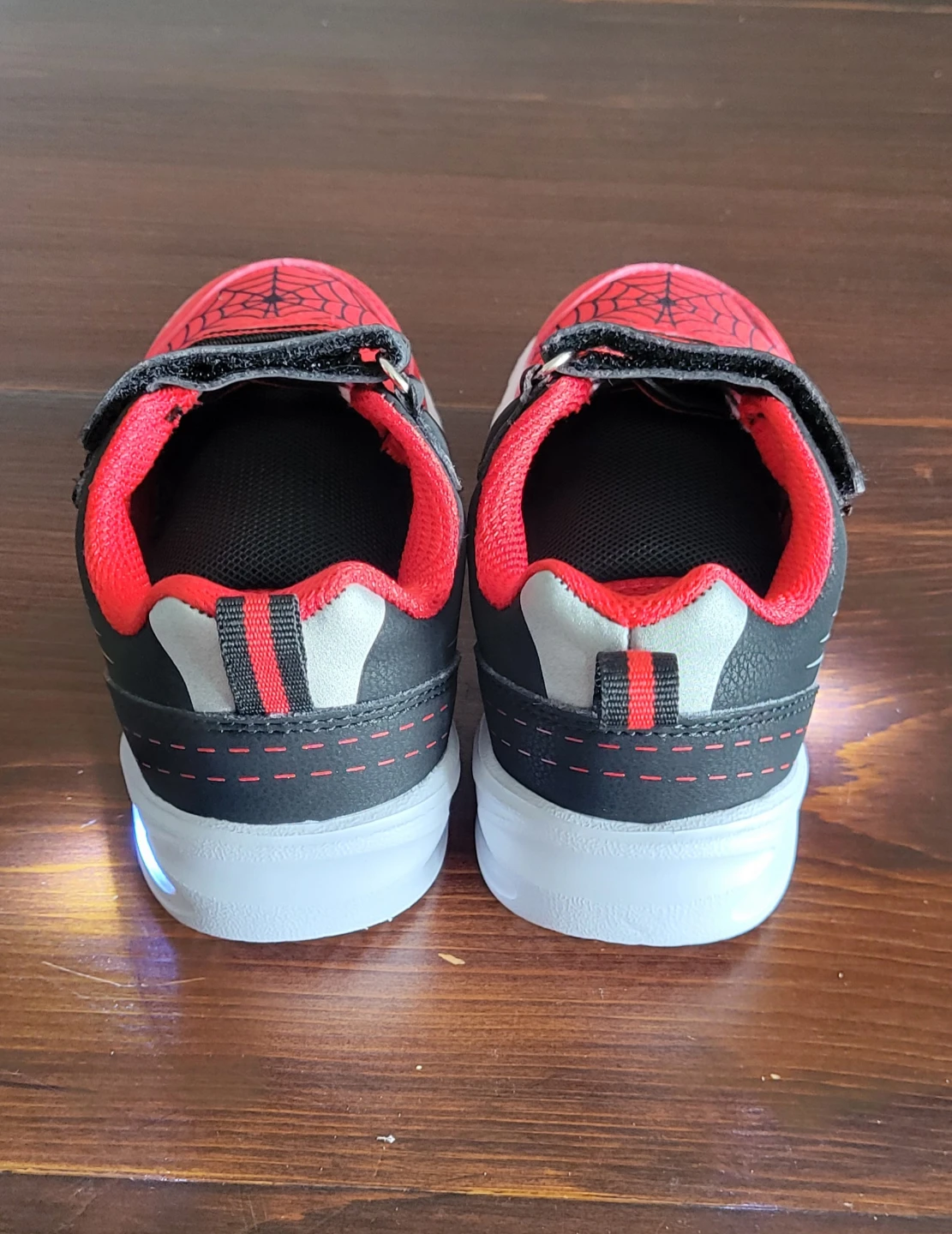 Kids Spider-Man Light-Up Sneakers Size 7 - photo 3