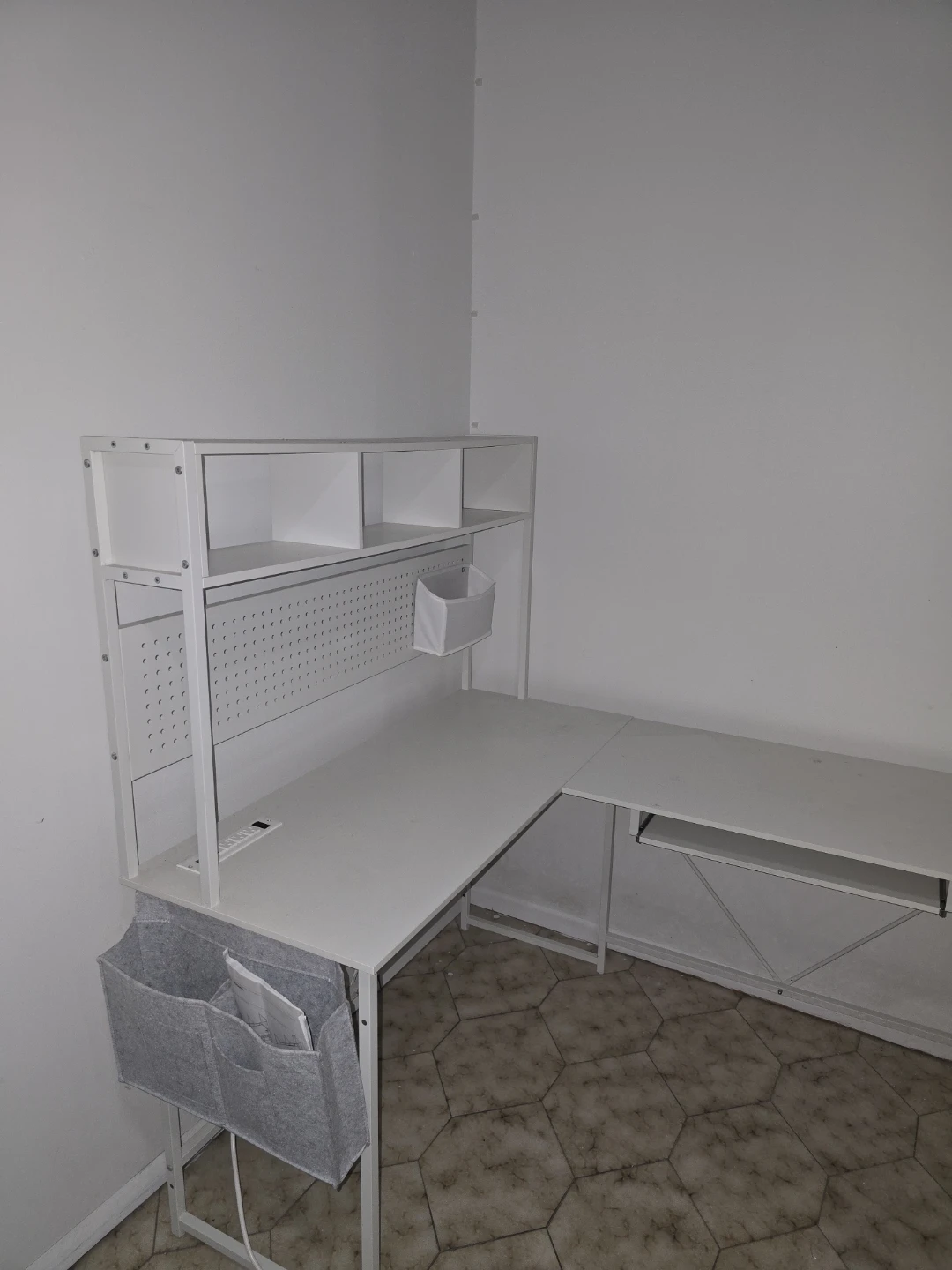 White Corner Desk with Hutch and Shelving - photo 4
