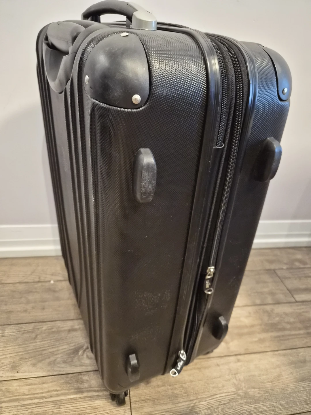 🥕HEYS Black Hardside Spinner Medium Luggage - photo 2
