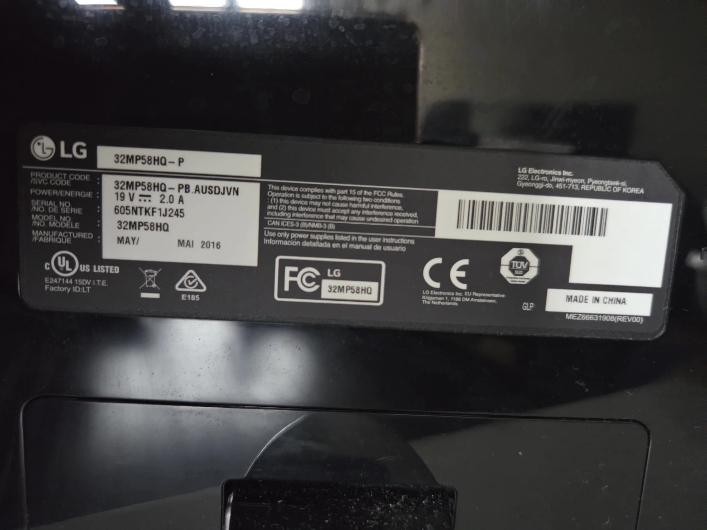 LG 32in Monitor with Bose Speakers and Logitech Keyboard/Mouse - photo 3
