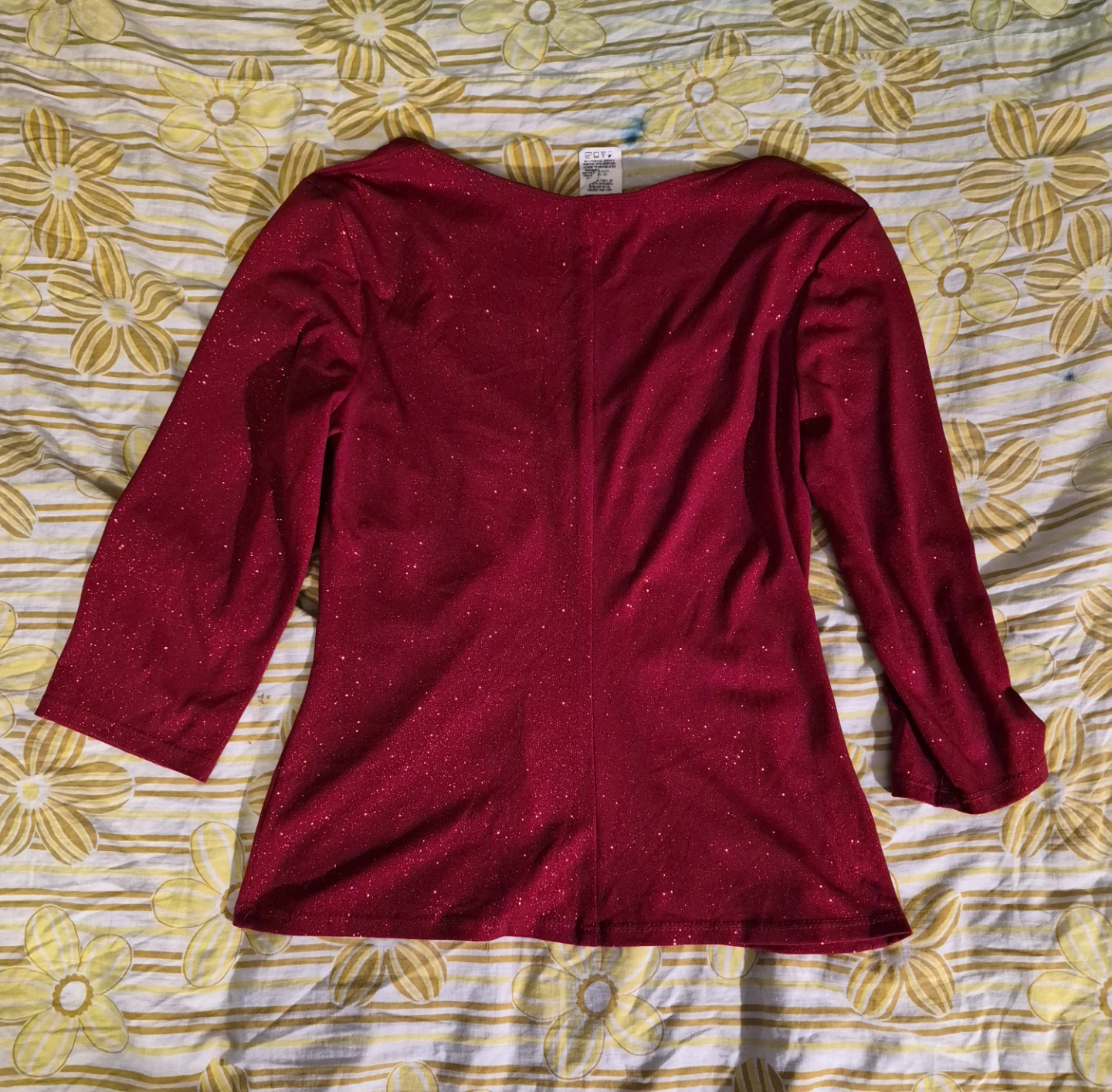 Red sparkly top with a twist front - photo 2
