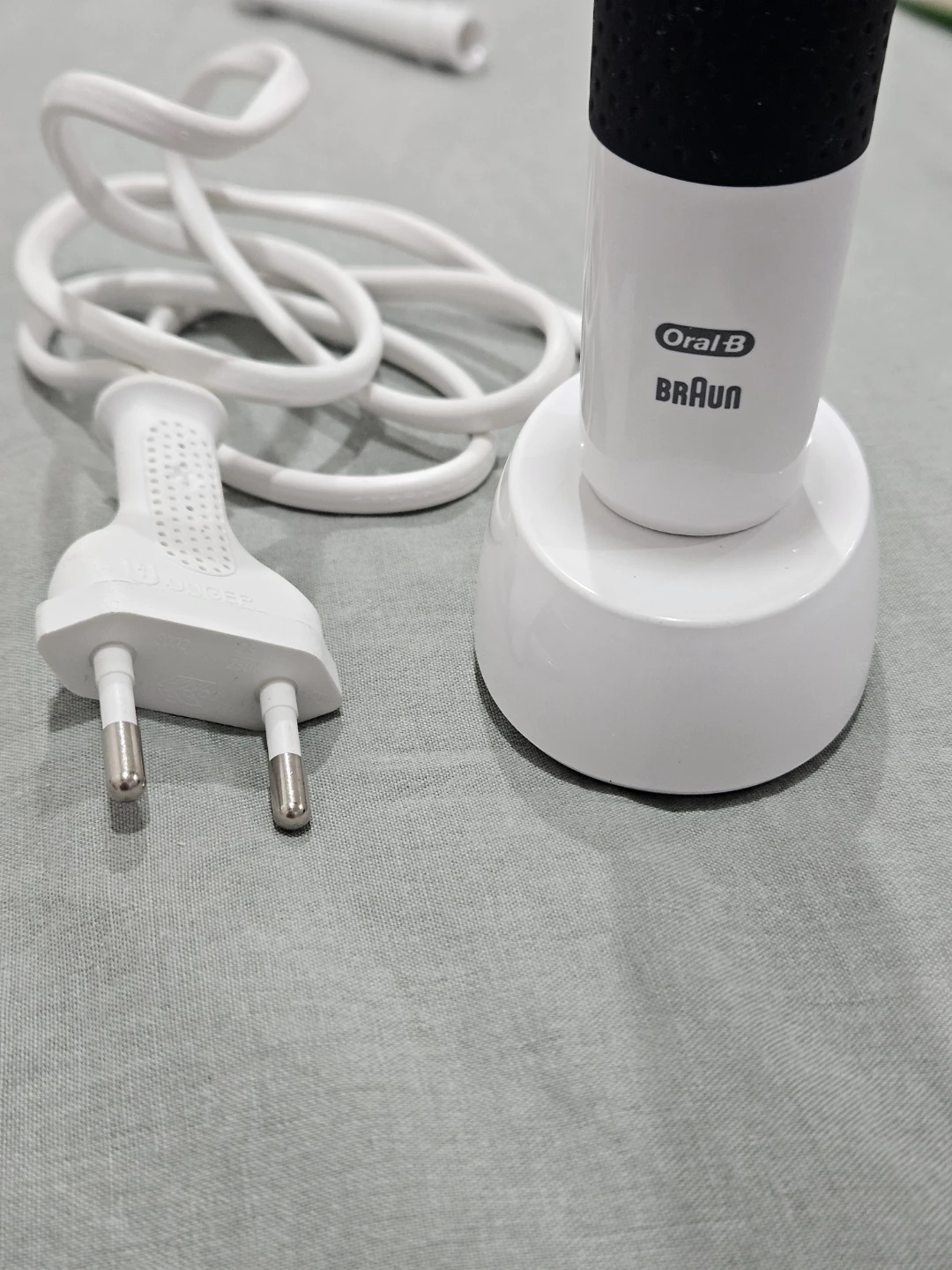 Oral-B Pro timer Electric Toothbrush - photo 2