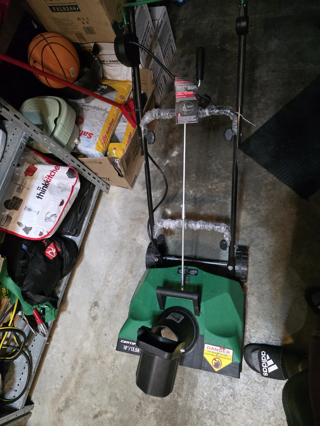 Snow shovel