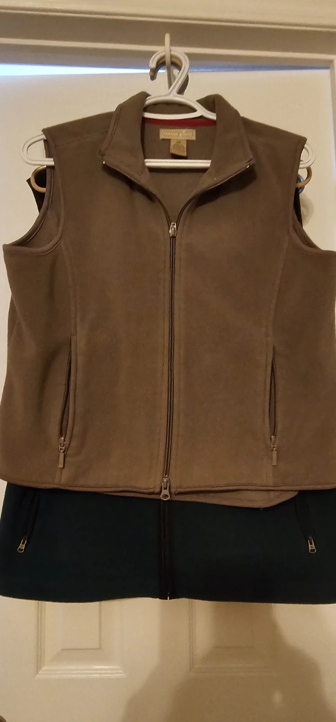 Mixed Lot of 4 Women's Vests - photo 4