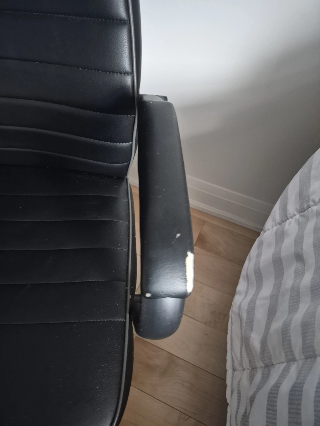 Black Office Chair - photo 2